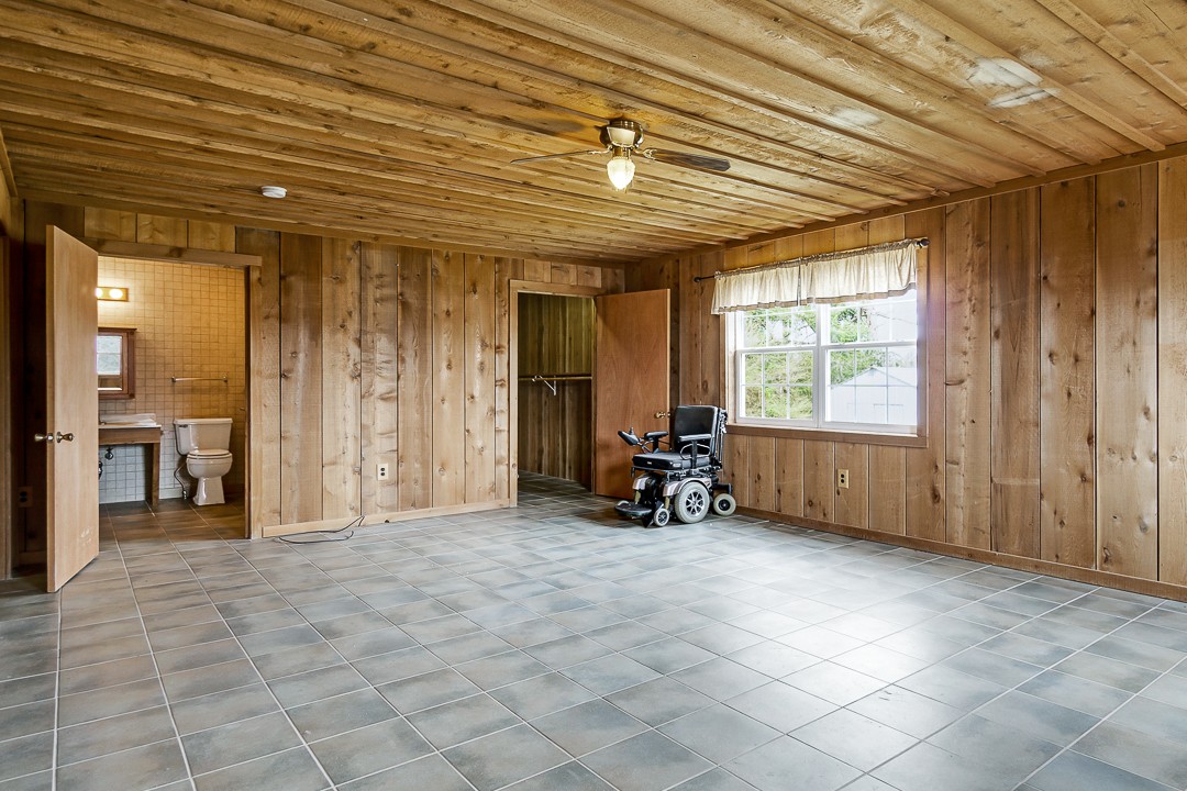 229 County House Road Sparta, TN 38583 - Photo 18 of 33 a view of a livingroom with furniture