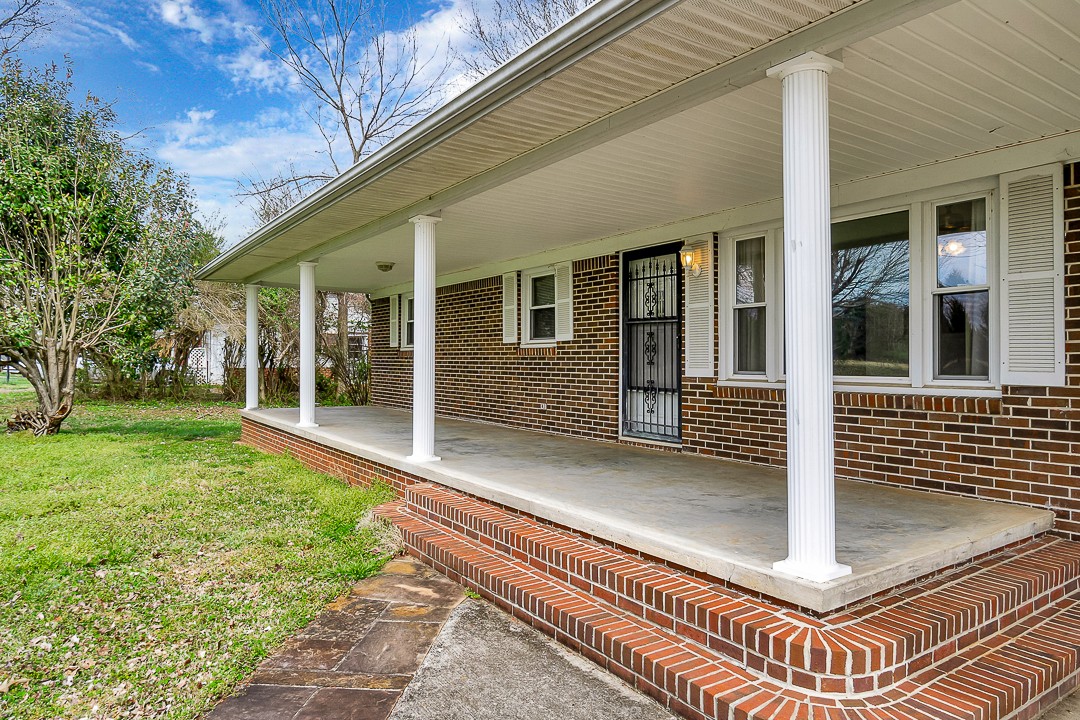 229 County House Road Sparta, TN 38583 - Photo 3 of 33 a view of a house with a small backyard