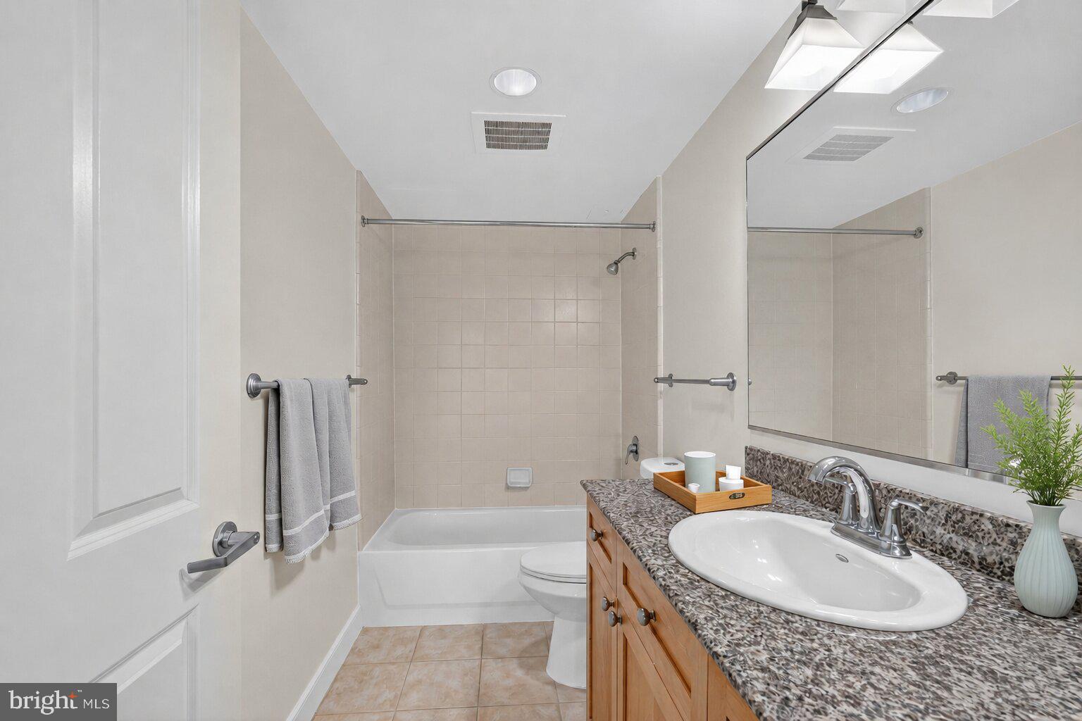 777 7th Street Northwest, Unit 924 Washington, DC 20001 - Photo 10 of 29 virtually staged image