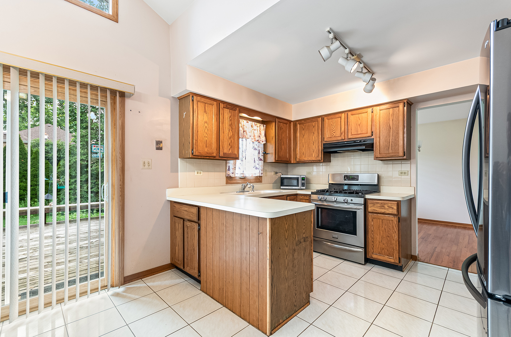891 Young Street Lemont, IL 60439 - Photo 6 of 23