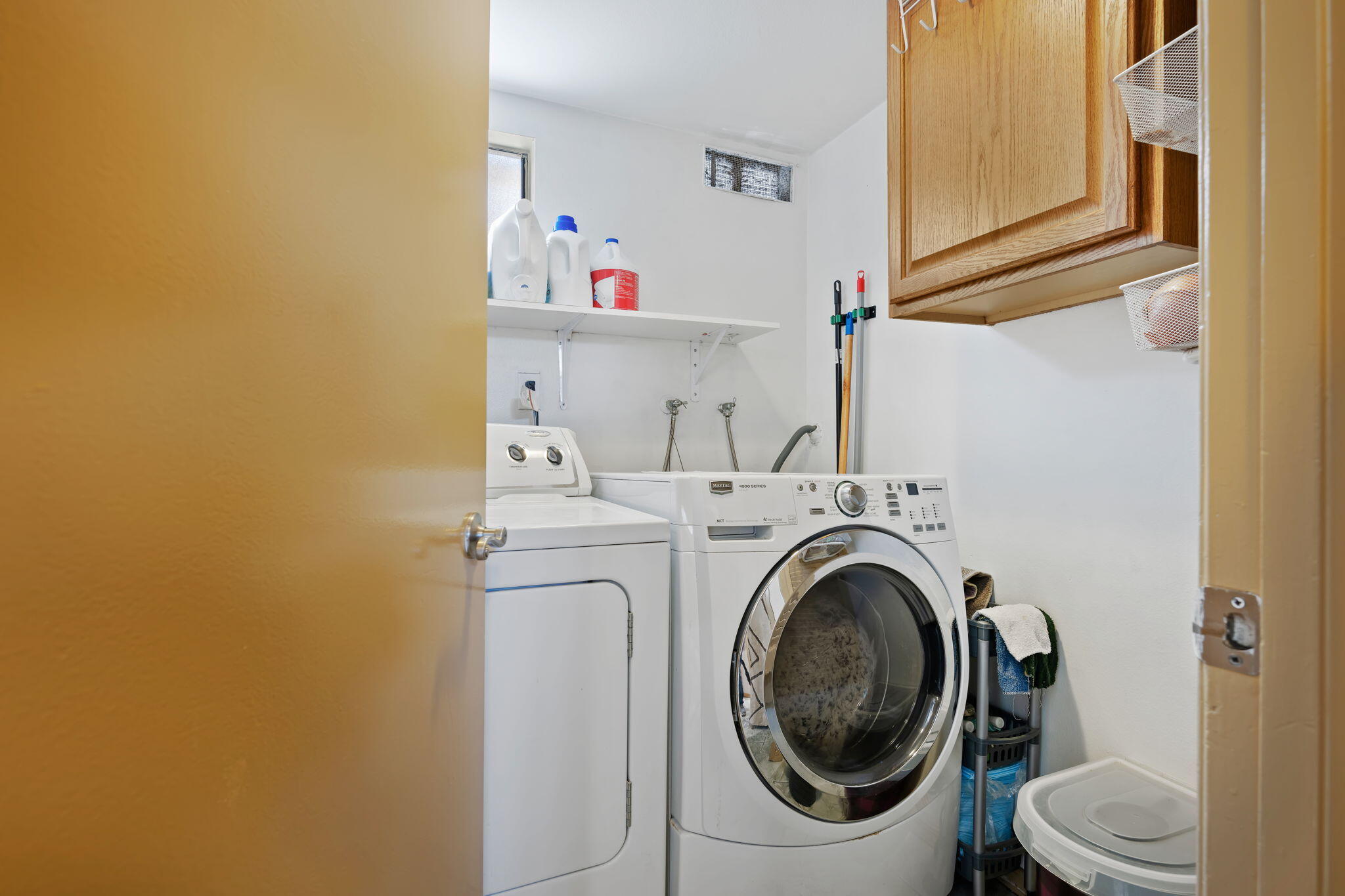 543 South E Street Oxnard, CA 93030 - Photo 14 of 30 a utility room with dryer and washer