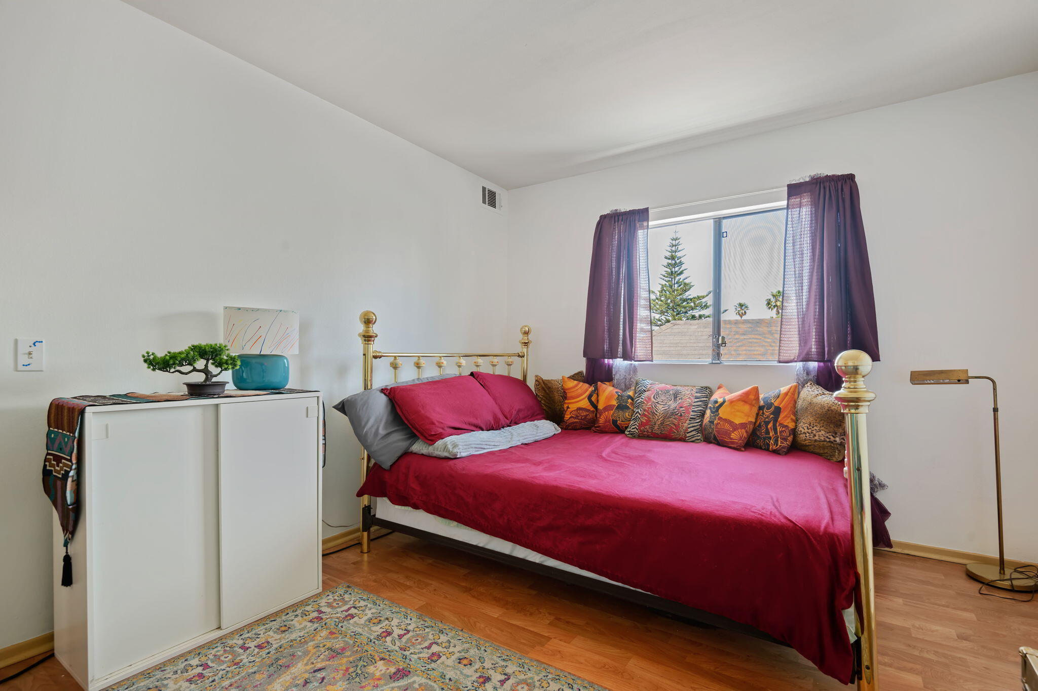 543 South E Street Oxnard, CA 93030 - Photo 21 of 30 a bedroom with a bed and a potted plant