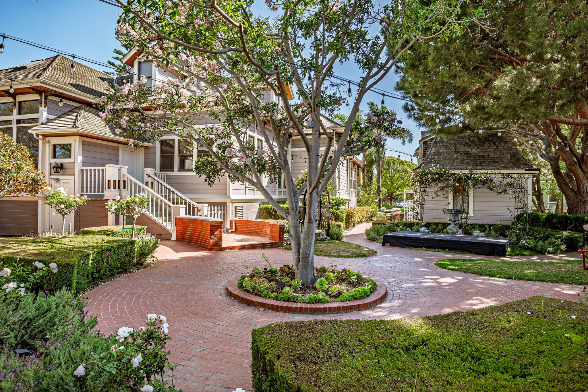 543 South E Street Oxnard, CA 93030 - Photo 28 of 30 a front view of a house with garden
