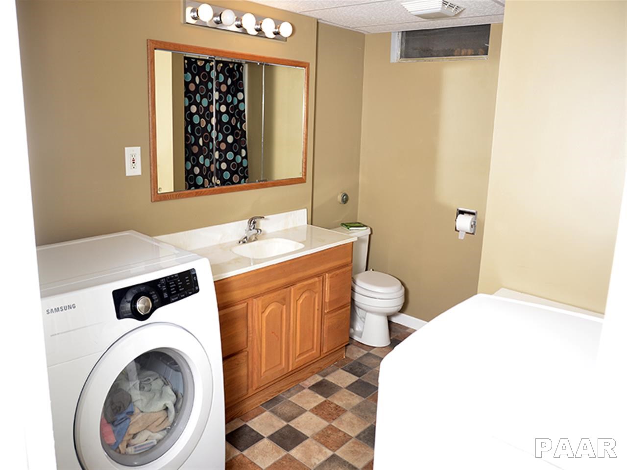 307 Locust Street Washington, IL 61571 - Photo 21 of 29 Gallery Image 21