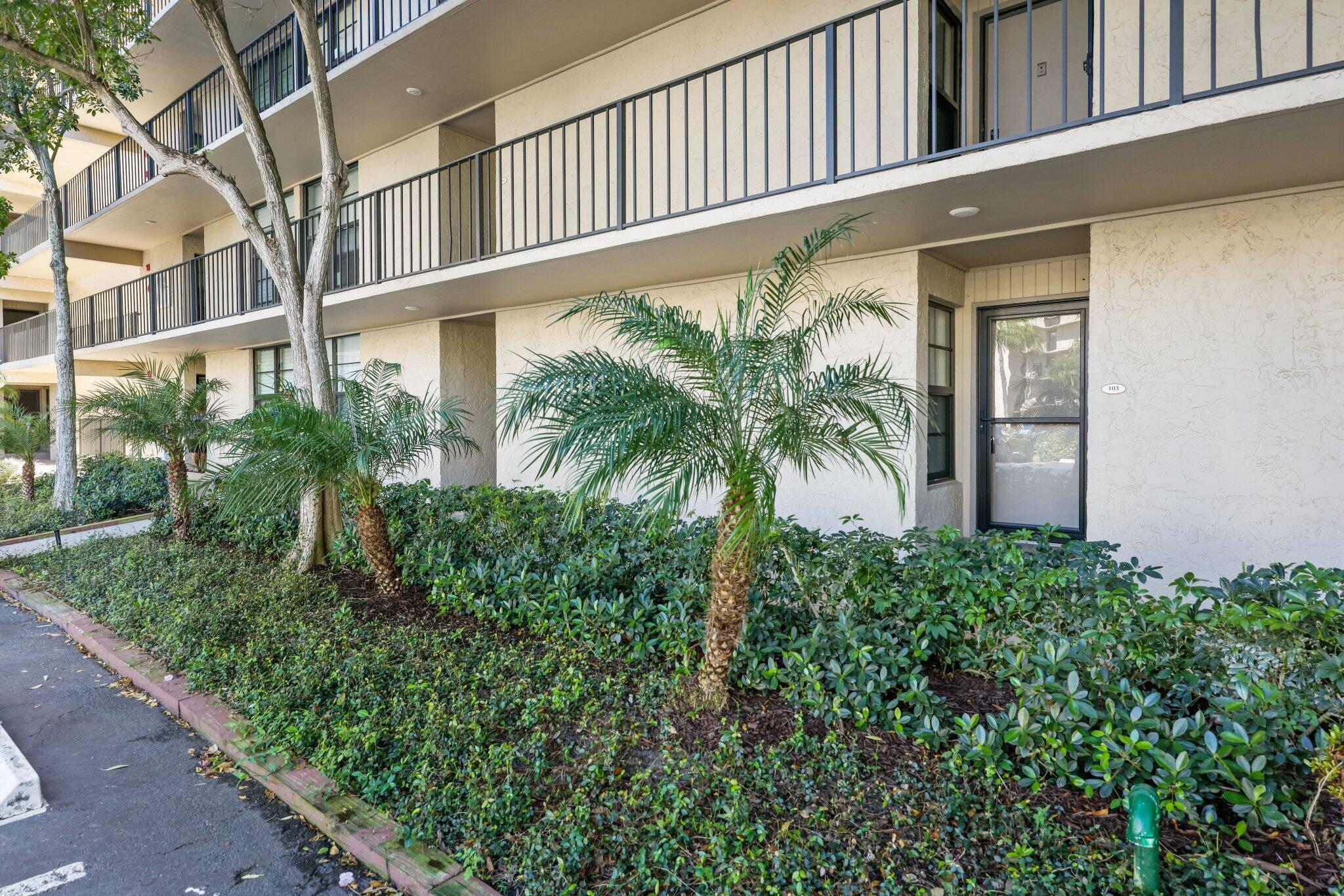 8 Royal Palm Way, Unit 103 Boca Raton, FL 33432 - Photo 2 of 53 8 Royal Palm Way - 18.jpg-SMALL