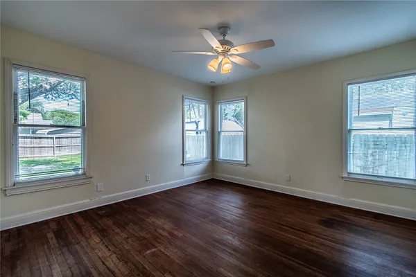 $1,900 | 3038 Austin Street, Corpus Christi, TX 78404