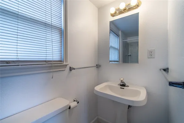 $1,900 | 3038 Austin Street, Corpus Christi, TX 78404