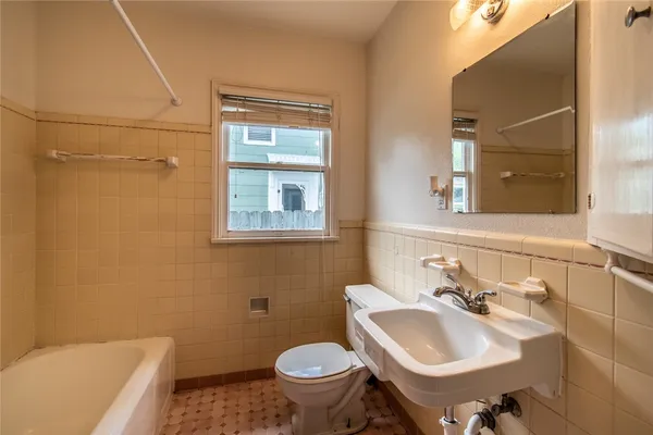 $1,900 | 3038 Austin Street, Corpus Christi, TX 78404