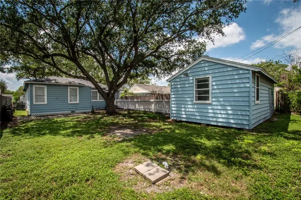 $1,900 | 3038 Austin Street, Corpus Christi, TX 78404