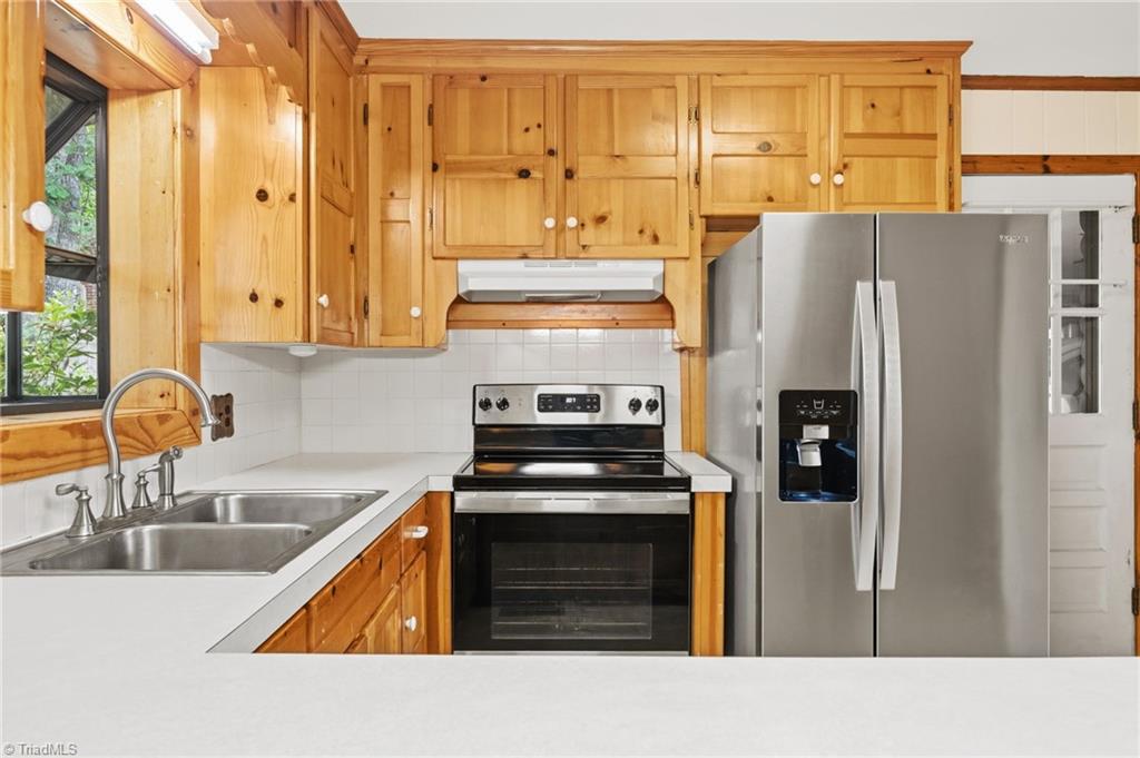 306 Spring Street King, NC 27021 - Photo 8 of 43