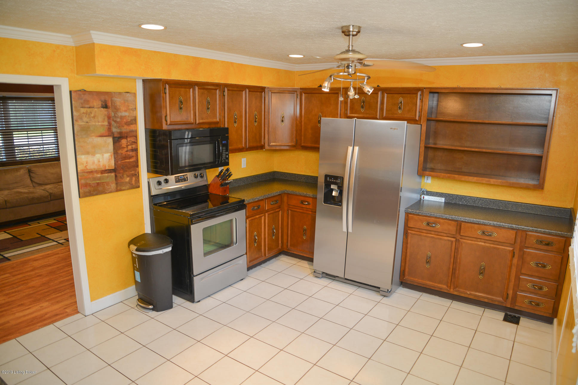 5112 Queens Castle Road Louisville, KY 40229 - Photo 9 of 35 5112_QueenCastleRd-10