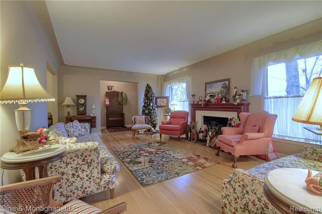 319 Lothrop Road Grosse Pointe Farms, MI 48236 - Photo 5 of 29