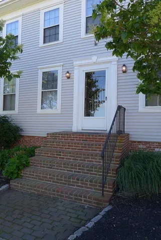 $1,850 | 19 Brewster Street, Unit 2, Plymouth, MA 02360