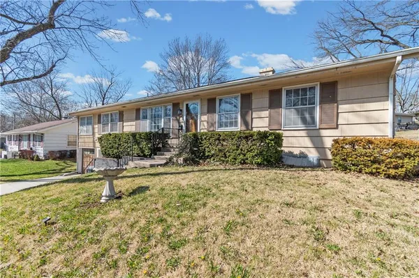 $299,900 | 3432 Northeast 46th Street, Kansas City, MO 64117