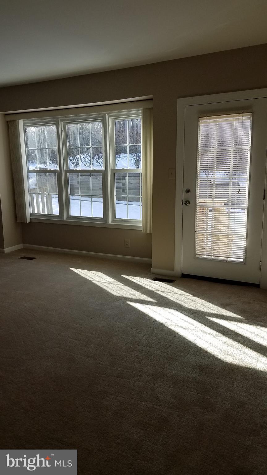 10812 Douglas Avenue Silver Spring, MD 20902 - Photo 7 of 26 LIVING ROOM