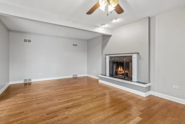 $425,000 | 230 Essex Lane, New Lenox, IL 60451