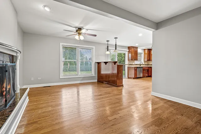 $425,000 | 230 Essex Lane, New Lenox, IL 60451