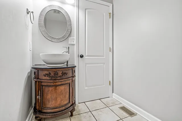 $425,000 | 230 Essex Lane, New Lenox, IL 60451