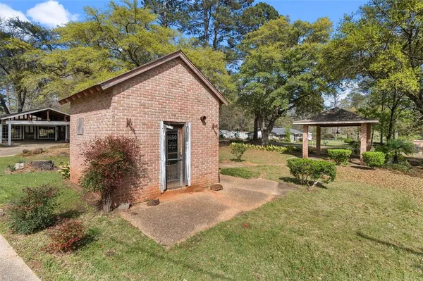 a view of a house with backyard and sitting area