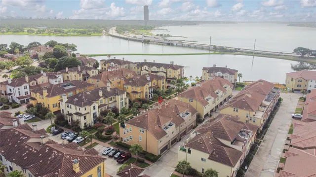 $2,800 | 22 Tassia Lane, Pasadena, TX 77058