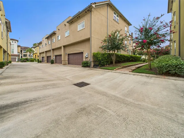 $2,800 | 22 Tassia Lane, Pasadena, TX 77058