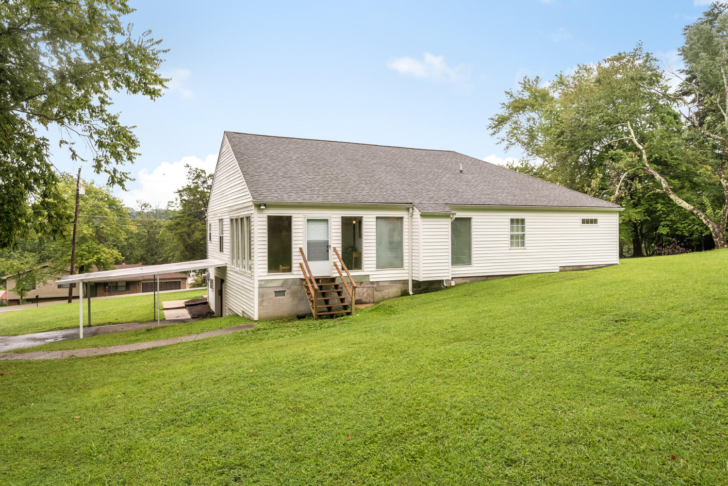 7513 South Dent Road Hixson, TN 37343 - Photo 3 of 25 7513_S_Dent_Rd_04