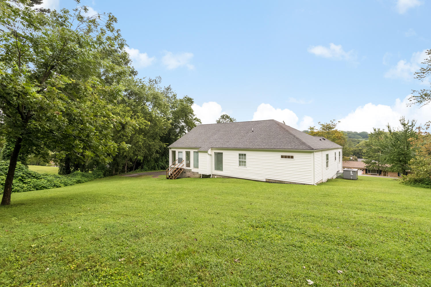 7513 South Dent Road Hixson, TN 37343 - Photo 4 of 25 7513_S_Dent_Rd_07