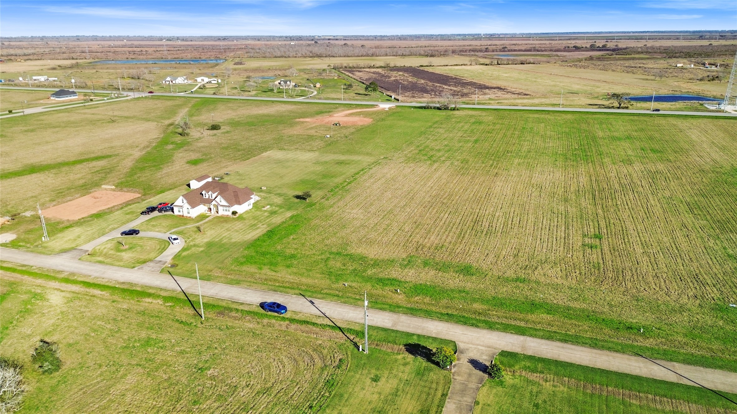 365 Brahman Trail Angleton, TX 77515 - Photo 5 of 13 a view of an ocean and a mountain