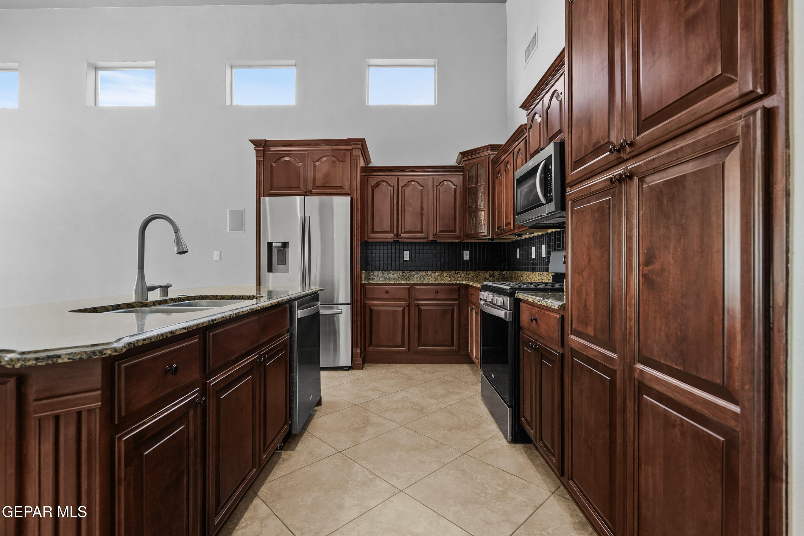 11541 Rafael Serna Lane El Paso, TX 79934 - Photo 10 of 44 Kitchen