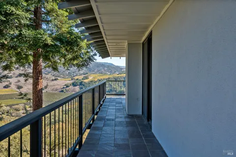 $1,800,000 | 241 Henry Station Road, Ukiah, CA 95482