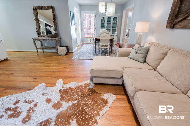 154 Orange Avenue Fairhope, AL 36532 - Photo 5 of 24 Living Room