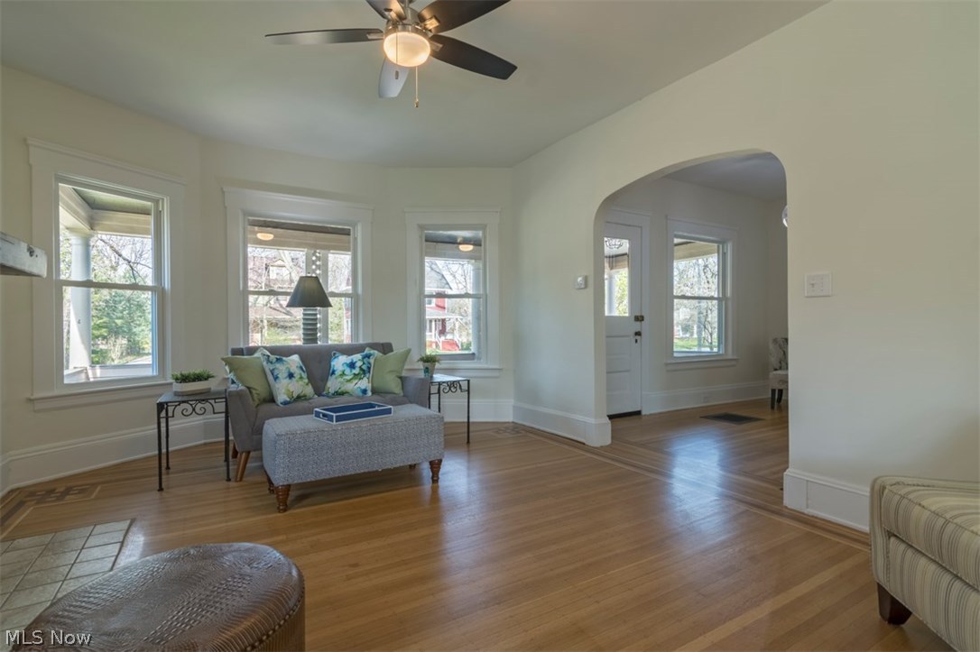 1787 Middlehurst Road Cleveland, OH 44118 - Photo 10 of 35