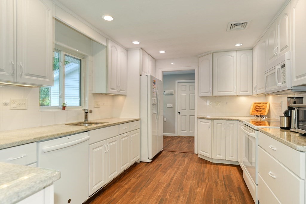 54 Bradford Road Framingham, MA 01701 - Photo 14 of 31 Gallery Image 14