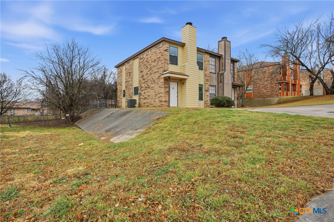 922 North 7th Street Copperas Cove, TX 76522 - Photo 4 of 26 a front view of a house with a yard