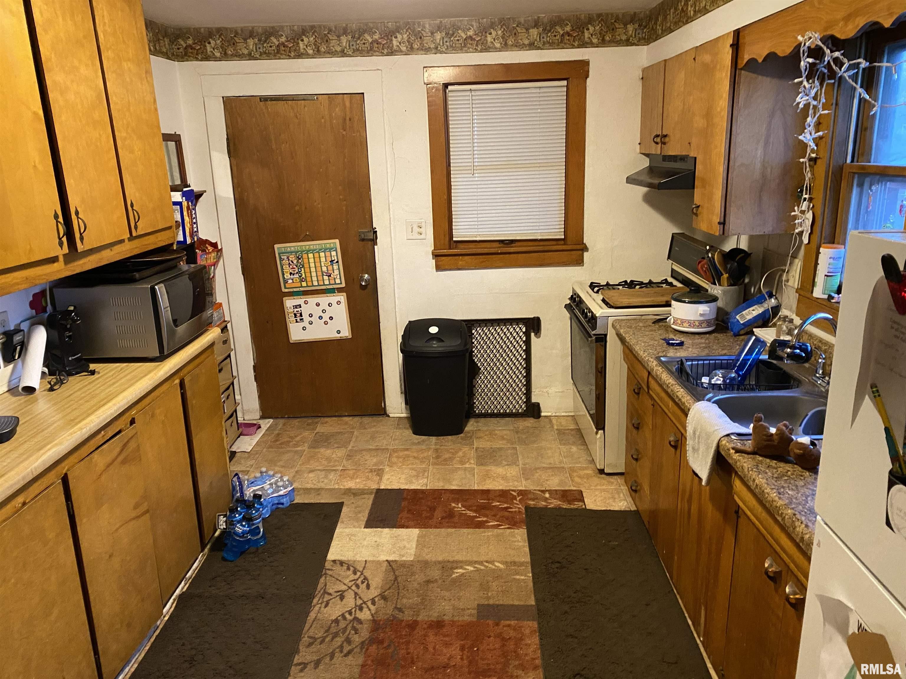 409 Southwest 4th Street Aledo, IL 61231 - Photo 3 of 13 Gallery Image 3