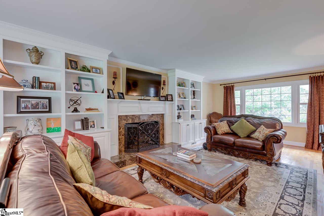 12 Rollingreen Road Greenville, SC 29615 - Photo 2 of 33 Gallery Image 2