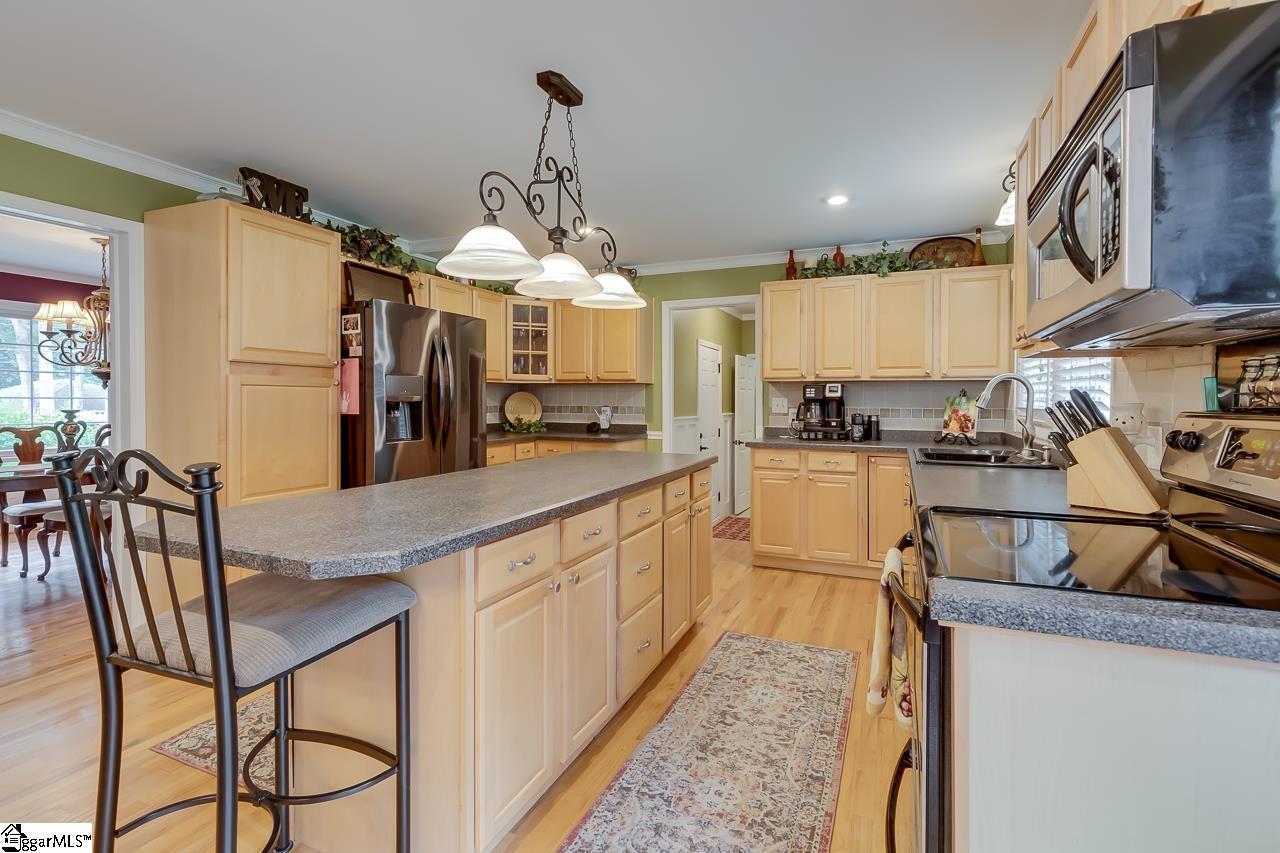 12 Rollingreen Road Greenville, SC 29615 - Photo 11 of 33 Gallery Image 11