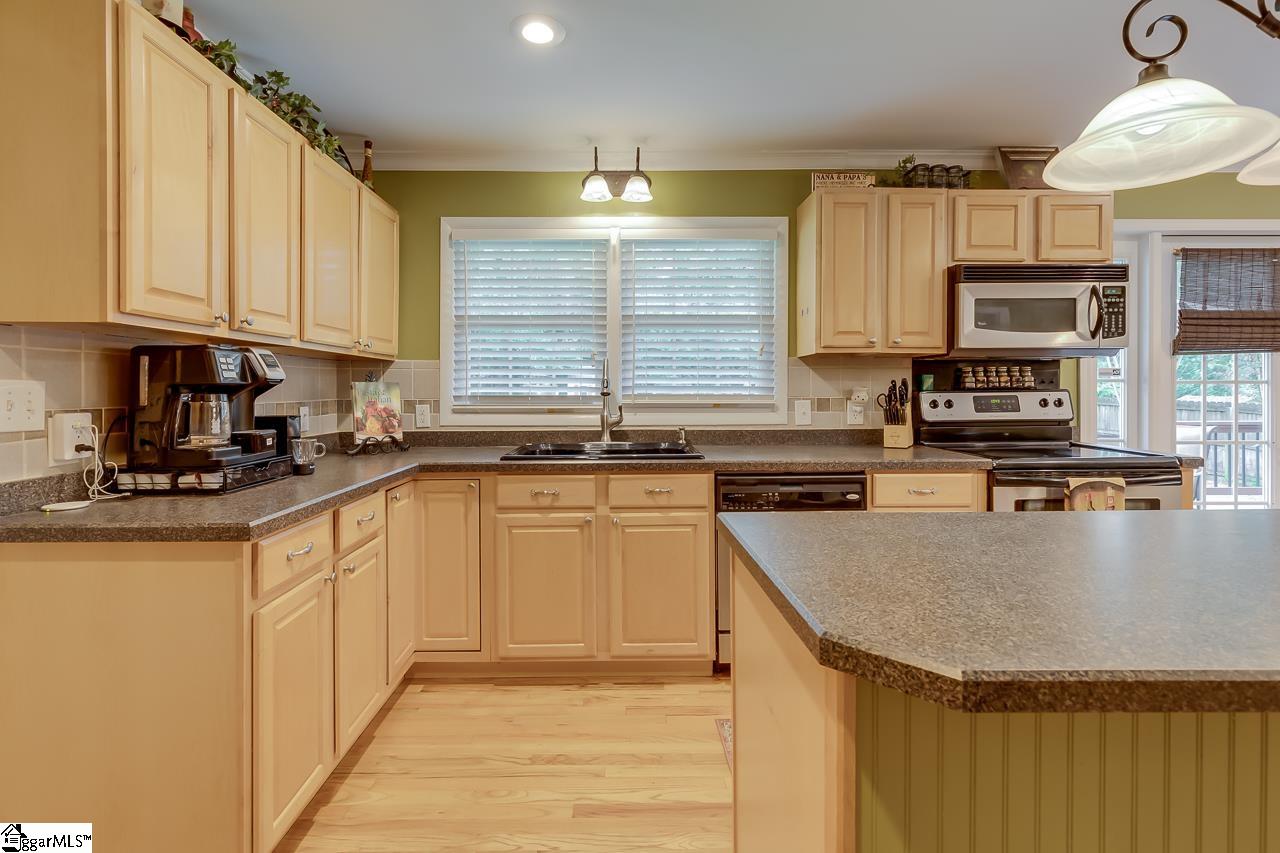 12 Rollingreen Road Greenville, SC 29615 - Photo 12 of 33 Gallery Image 12