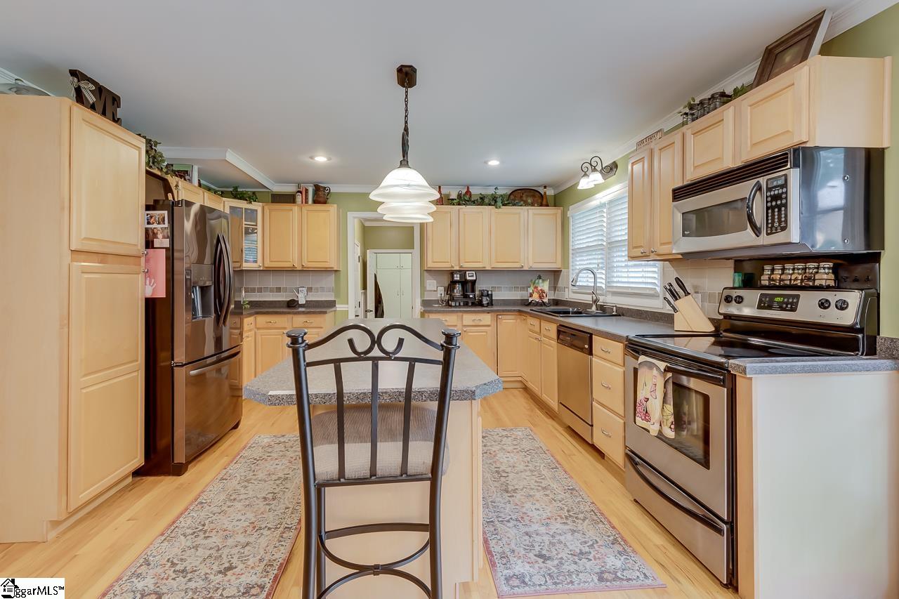 12 Rollingreen Road Greenville, SC 29615 - Photo 14 of 33 Gallery Image 14