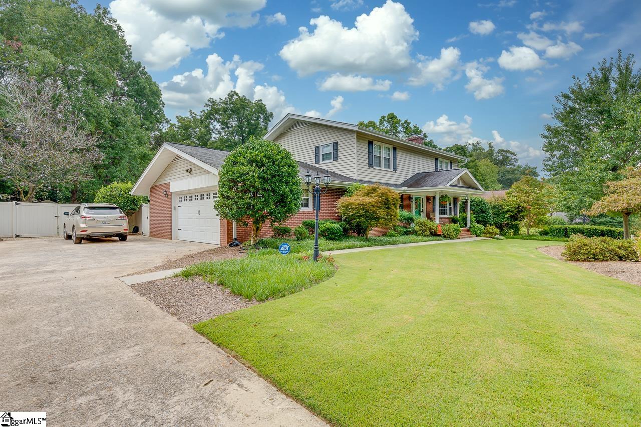 12 Rollingreen Road Greenville, SC 29615 - Photo 16 of 33 Gallery Image 16