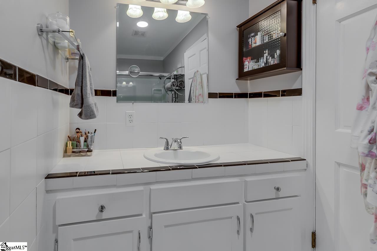 12 Rollingreen Road Greenville, SC 29615 - Photo 18 of 33 Gallery Image 18