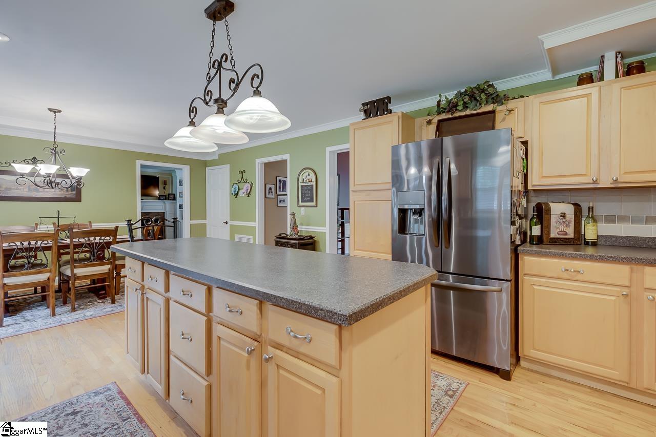 12 Rollingreen Road Greenville, SC 29615 - Photo 3 of 33 Gallery Image 3