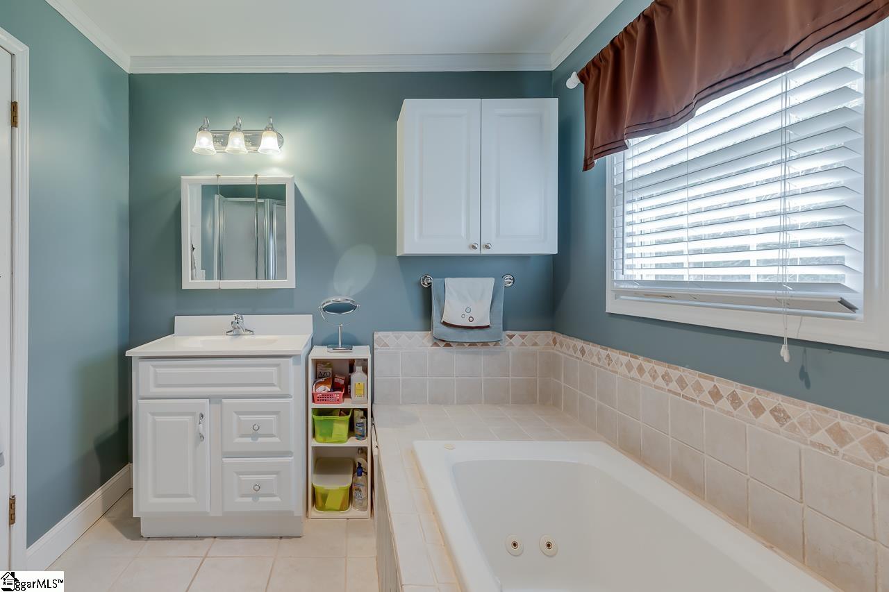 12 Rollingreen Road Greenville, SC 29615 - Photo 26 of 33 Gallery Image 26