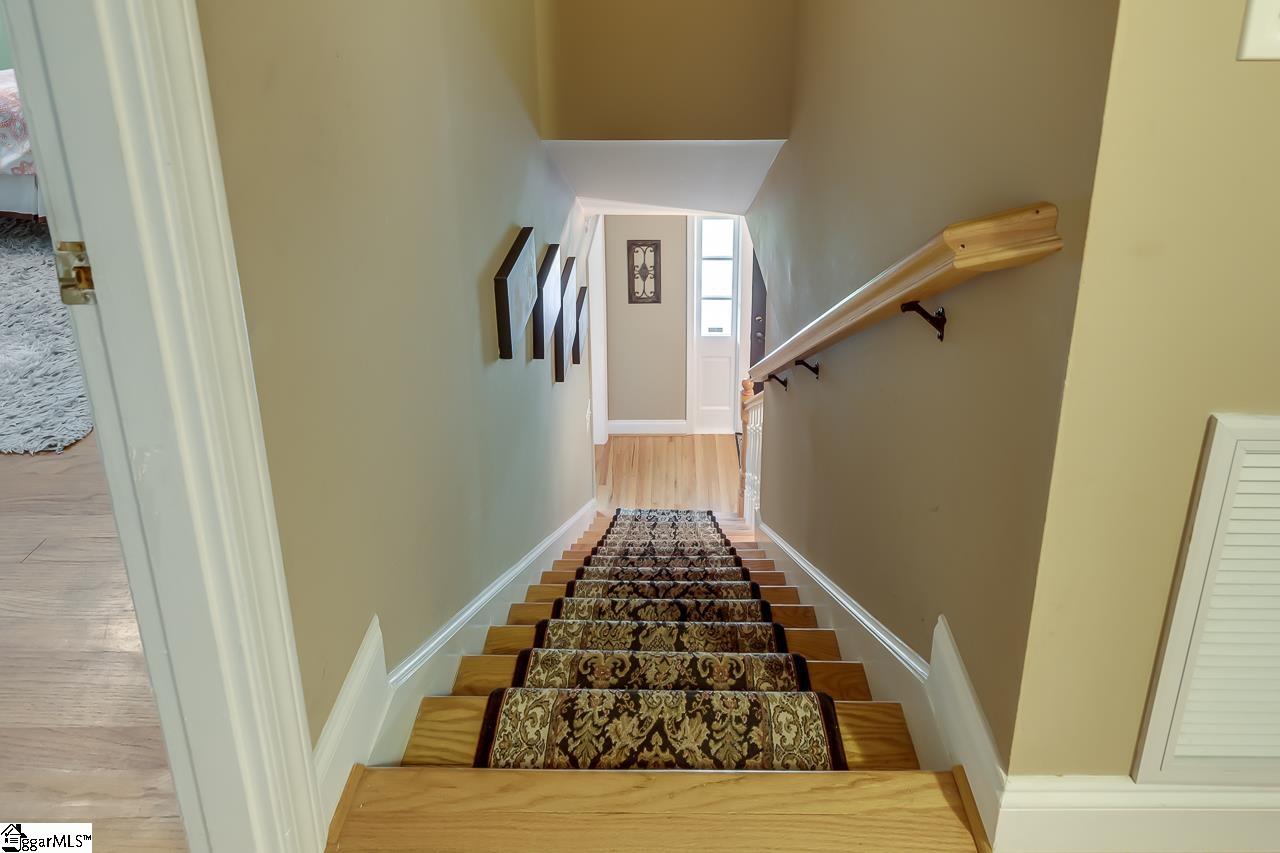 12 Rollingreen Road Greenville, SC 29615 - Photo 4 of 33 Gallery Image 4
