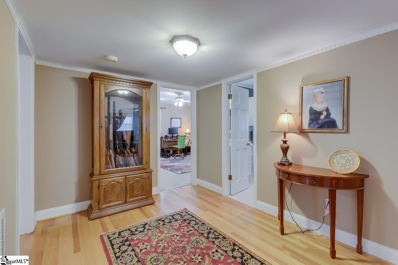 12 Rollingreen Road Greenville, SC 29615 - Photo 5 of 33 Gallery Image 5