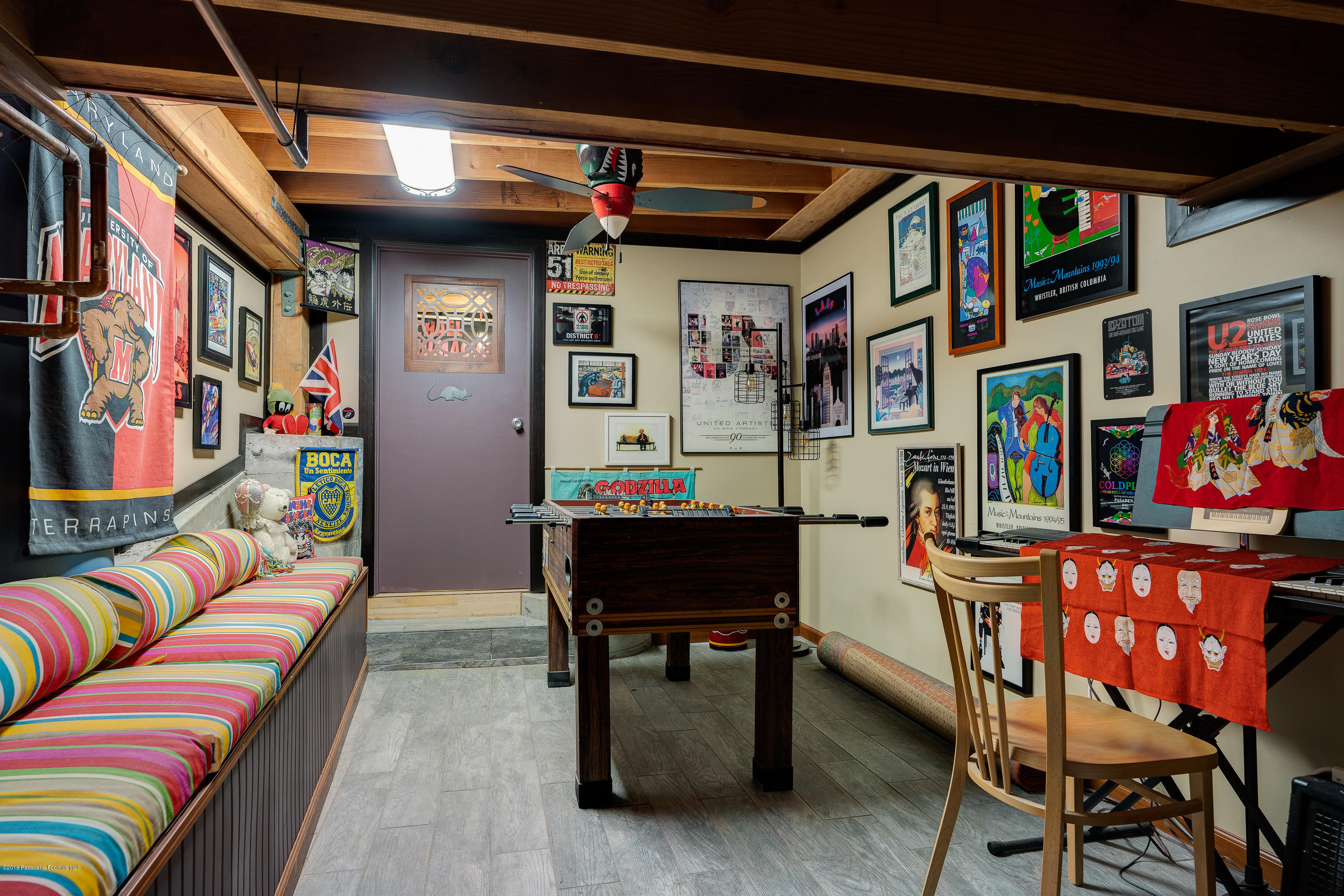 943 Glen Oaks Boulevard Pasadena, CA 91105 - Photo 34 of 38 a living room with furniture and a couch