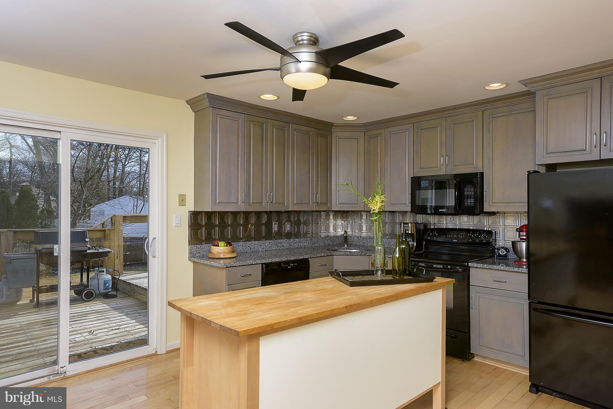 243 Ullman Road Pasadena, MD 21122 - Photo 7 of 30 Kitchen