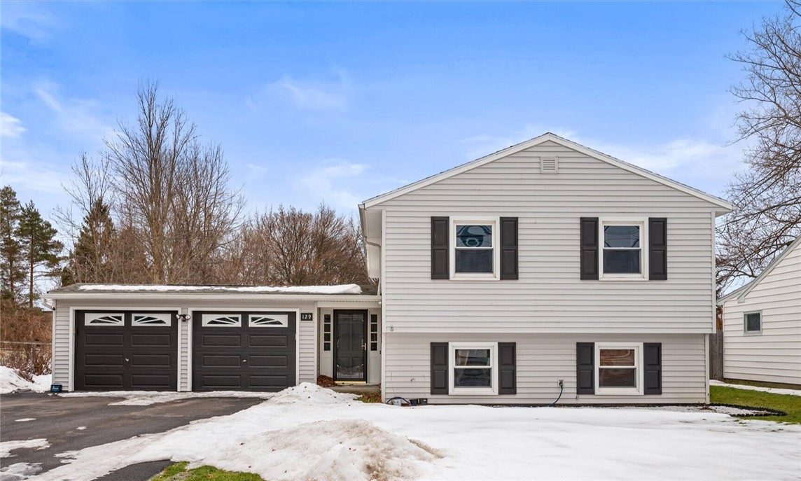 129 McGuire Road Greece, NY 14616 - Photo 1 of 20