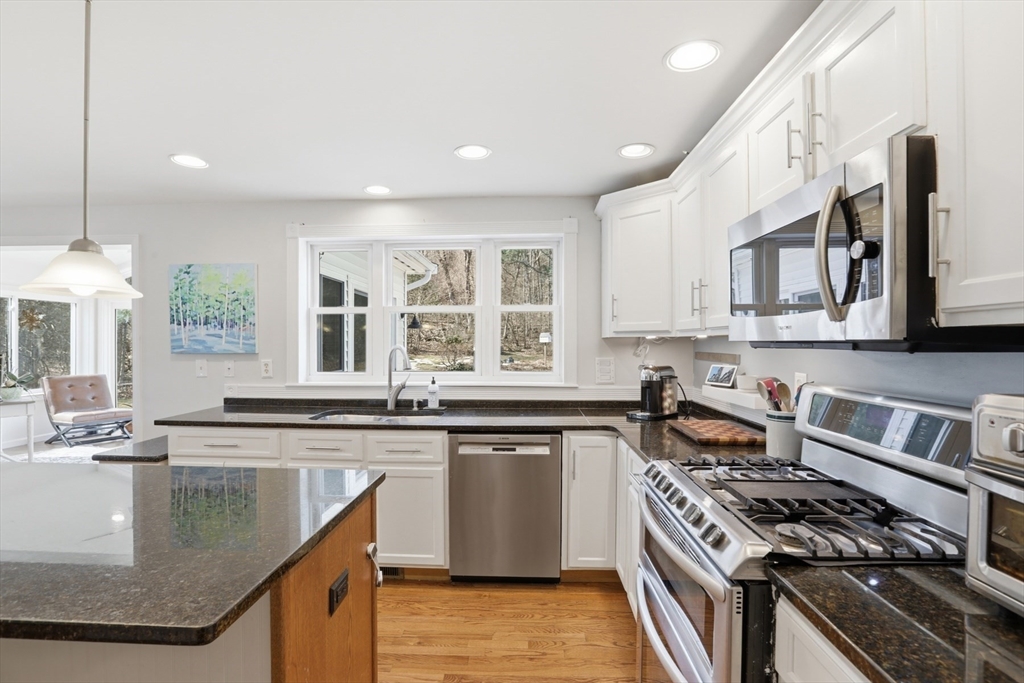 24 Dow Street Pepperell, MA 01463 - Photo 12 of 42