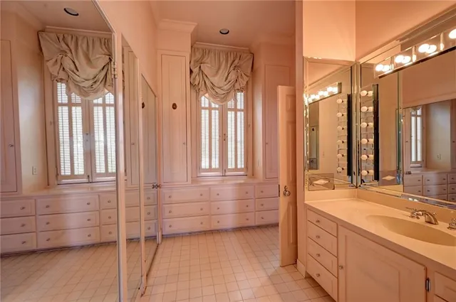 $765,000 | 72 Chateau Magdelaine Drive, Kenner, LA 70065